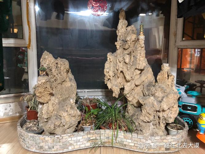 客厅摆放假山可以吗？假山在客厅风水的宜忌与实用指南